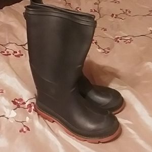 Boy rain boots
